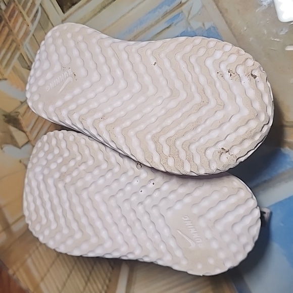 NIKE Revolution Toddler Boys Sz 5C PreLoved EUC Red Black White Gray BQ5673-603 - Picture 7 of 8